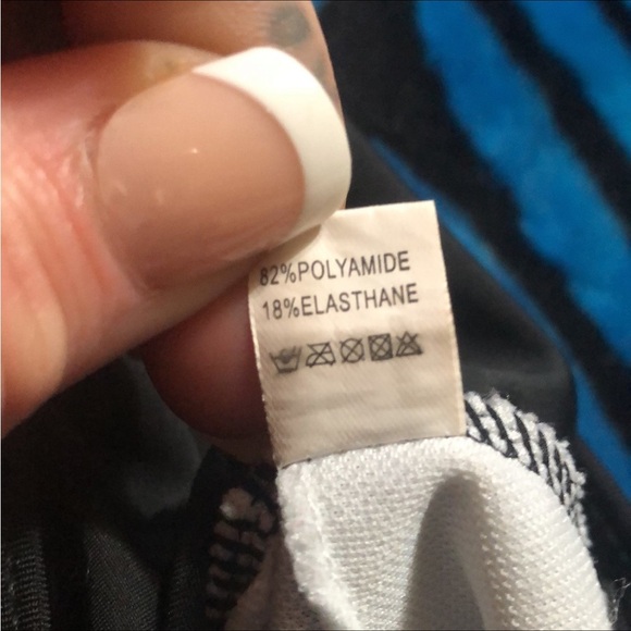 Black bikini top - Picture 2 of 3